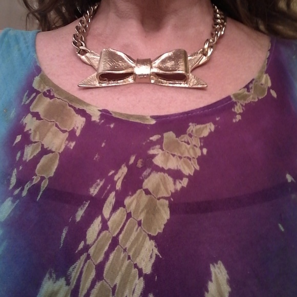 Gold Bow Chain Necklace - Picture 3 of 7